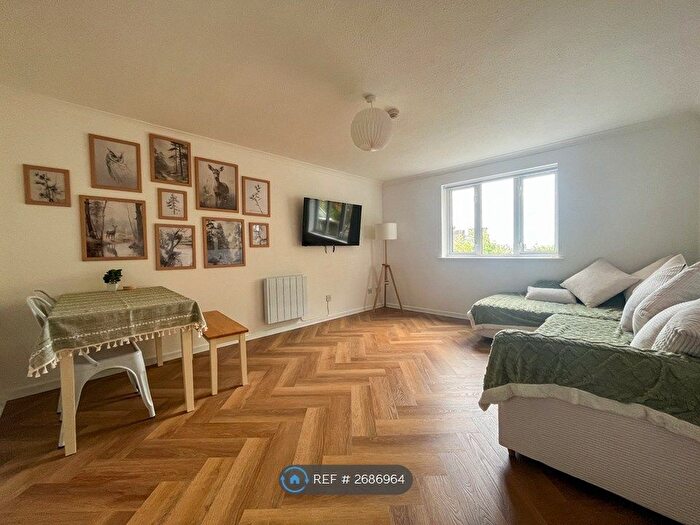 2 Bedroom Flat To Rent In Saerlys, Bangor, LL57