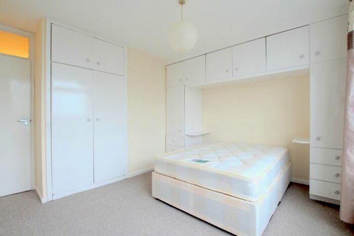 2 Bedroom Flat To Rent In West Hill, London, SW15