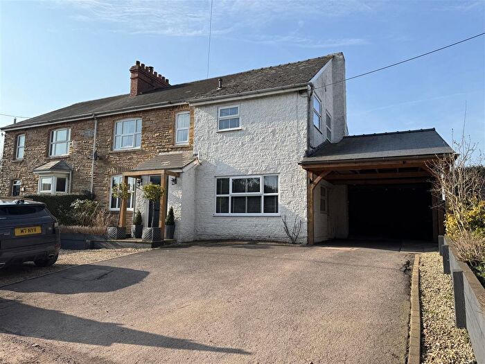 4 Bedroom Cottage For Sale In Great Boulsdon, Newent, GL18