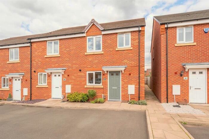 3 Bedroom End Of Terrace House To Rent In Chandler Drive, Kingswinford, DY6