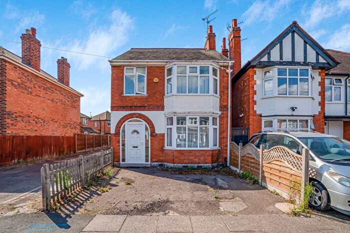 3 Bedroom Detached House For Sale In Staveley Road, Leicester, LE5