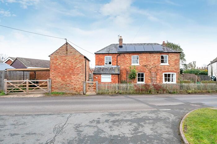 5 Bedroom Detached House For Sale In Oakley Village, Buckinghamshire, HP18