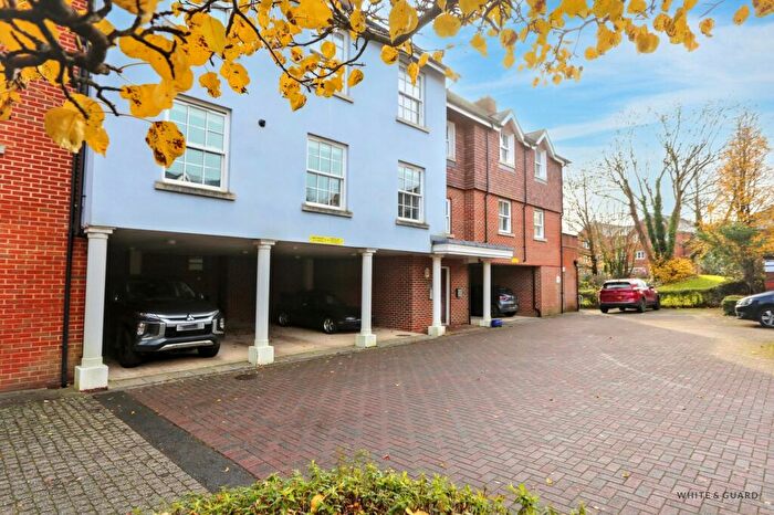 2 Bedroom Flat For Sale In Elim Close, Bishops Waltham, SO32