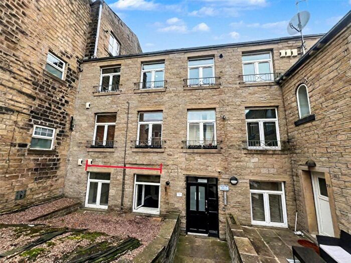1 Bedroom Apartment For Sale In Green Lane, Greetland, Halifax, West Yorkshire, HX4