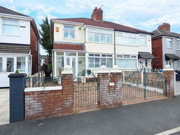 3 Bedroom Semi-Detached House For Sale In Howden Drive, Huyton, Liverpool, L36