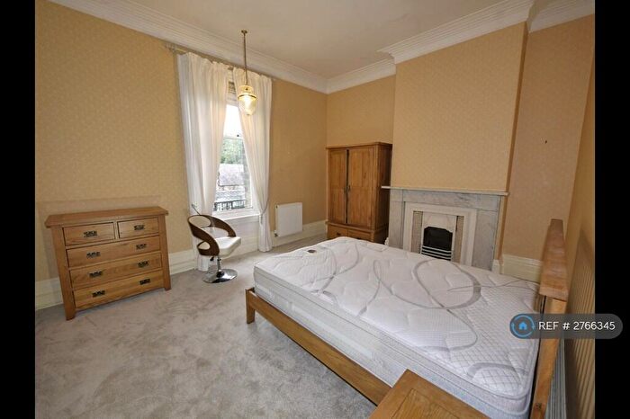 3 Bedroom Flat To Rent In North Hill Road, Leeds, LS6