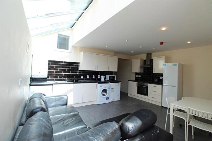 4 Bedroom Flat To Rent In Crwys Road, Cathays, Cardiff, CF24