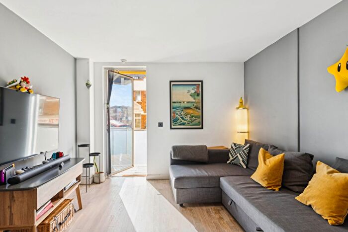 2 Bedroom Flat For Sale In Banister Road, W10