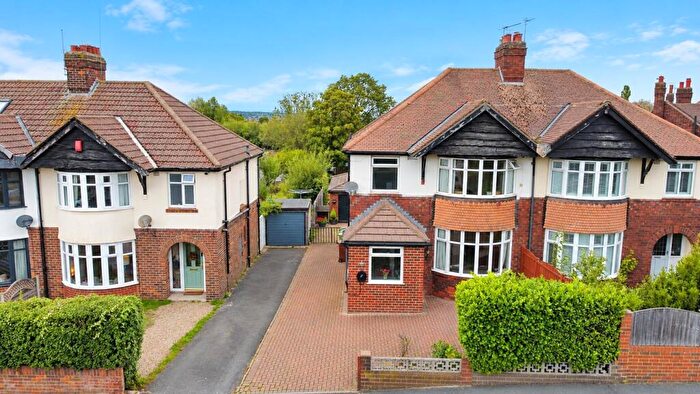 3 Bedroom Semi-Detached House For Sale In Uppermoor, Pudsey, LS28