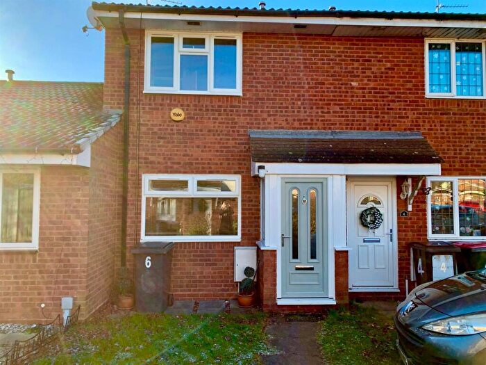 2 Bedroom Semi-Detached House To Rent In The Firs, B78