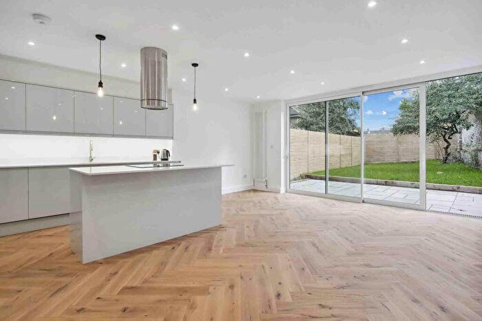 4 Bedroom House To Rent In Thakeham Close, Sydenham, SE26