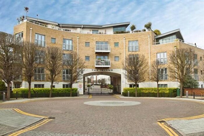 3 Bedroom Flat To Rent In Tallow Road, Brentford, TW8