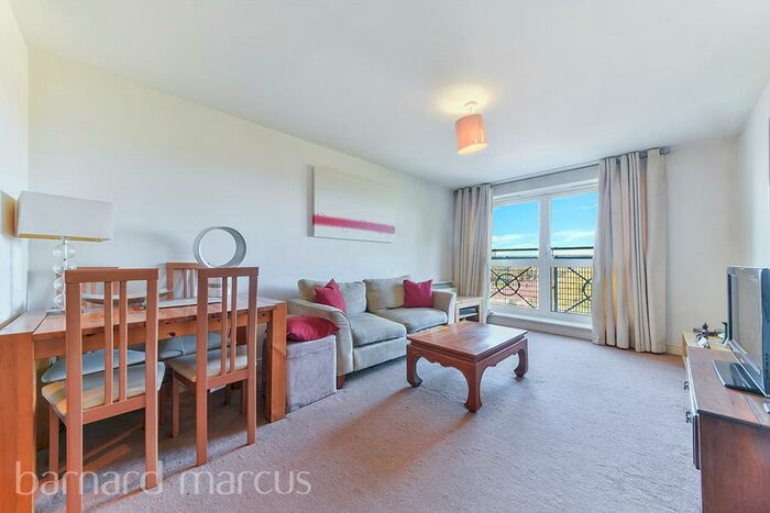 2 Bedroom Flat To Rent In Alder Court, Cline Road, London, N11