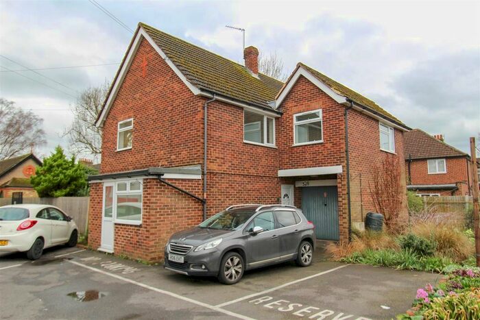 4 Bedroom Detached House To Rent In The Greenway, Uxbridge, UB8