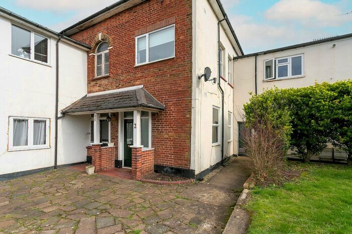 1 Bedroom Maisonette To Rent In Chalk Hill, Oxhey, Watford, Hertfordshire, WD19