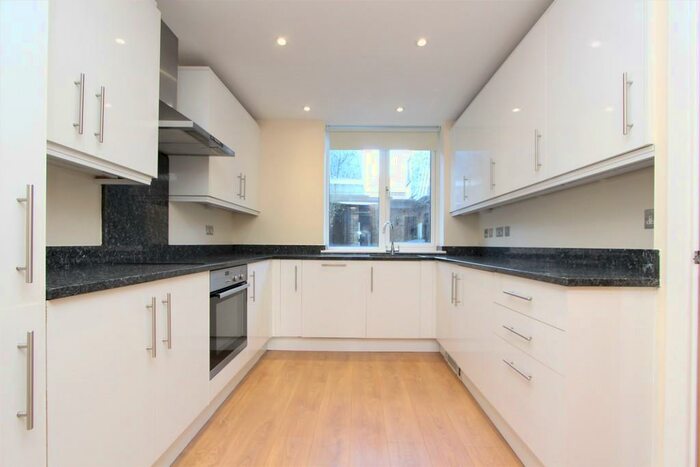 2 Bedroom Apartment To Rent In Fortis Green, East Finchley, N2