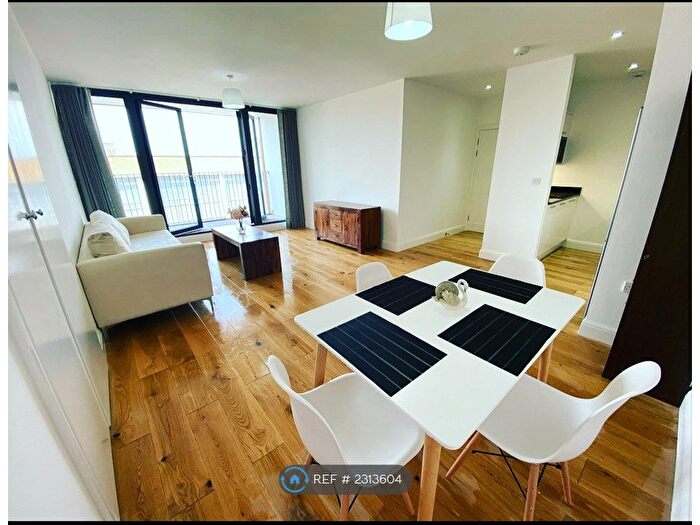 2 Bedroom Flat To Rent In The Broadway, Crawley, RH10