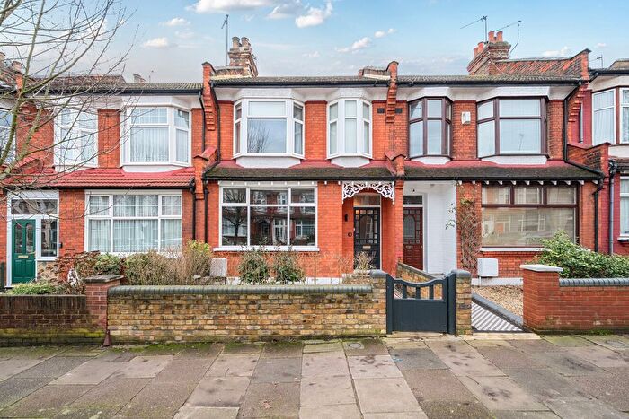 3 Bedroom Terraced House For Sale In Shrewsbury Road, London, N11