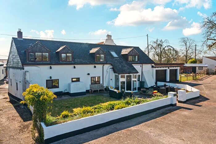4 Bedroom Detached House For Sale In Willand Road, Halberton, Tiverton, Devon, EX16