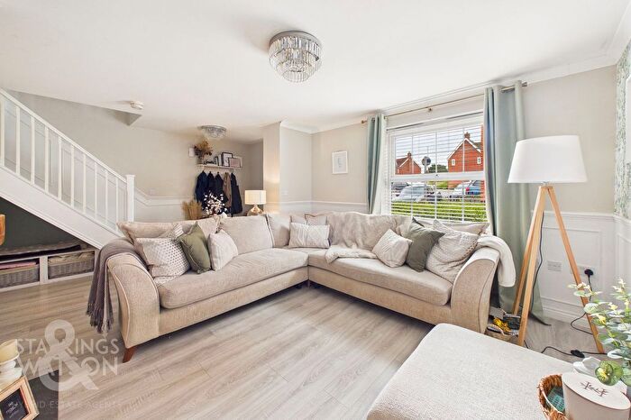 4 Bedroom Link Detached House For Sale In Kingfisher Walk, Loddon, Norwich, NR14