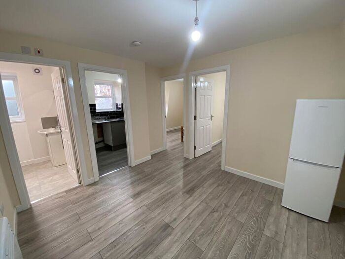 2 Bedroom Flat To Rent In York House, - Park Street West, Luton, LU1