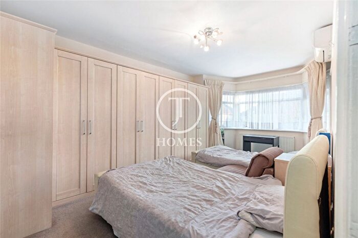 7 Bedroom Semi-detached House For Sale In Gainsborough Gardens, London, NW11