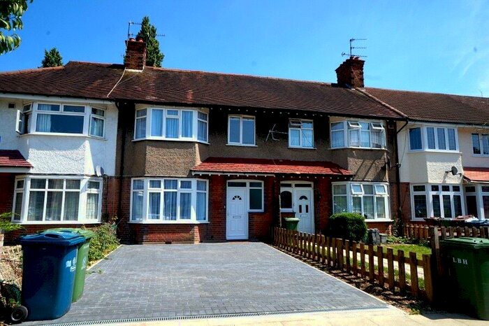3 Bedroom Semi-Detached House To Rent In Woodlands, Harrow, Middlesex, HA2