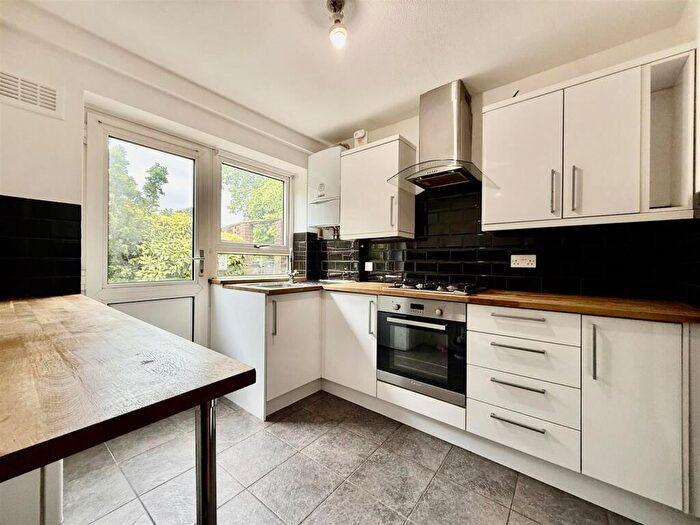 1 Bedroom Maisonette For Sale In High Street, London, N14
