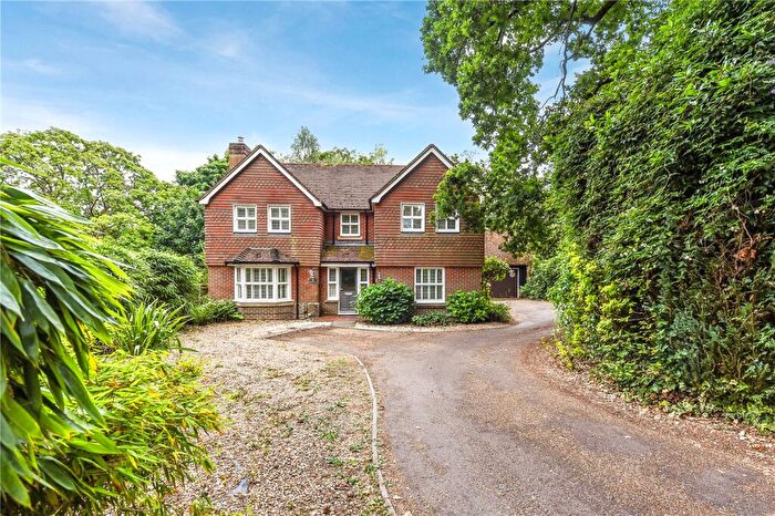 4 Bedroom Detached House For Sale In Sarum Close, Winchester, Hampshire, SO22
