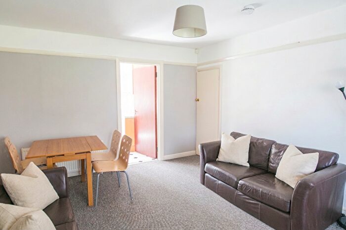 4 Bedroom House To Rent In Poole Crescent - Bed, Harborne, West Midlands, B17