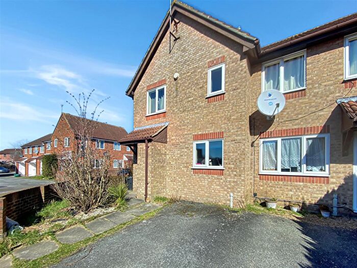 1 Bedroom Mews To Rent In Bignell Croft, Colchester, CO4