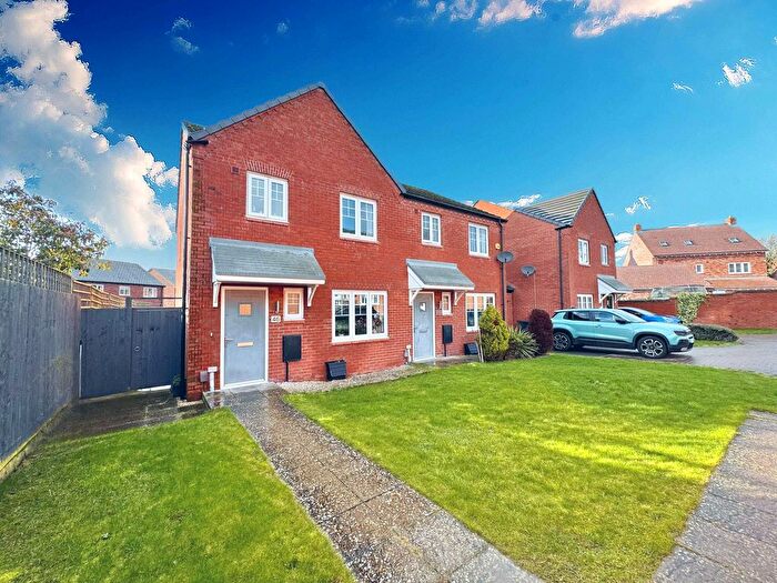 3 Bedroom Semi-Detached House For Sale In Farthington Drive, Nuneaton, CV11
