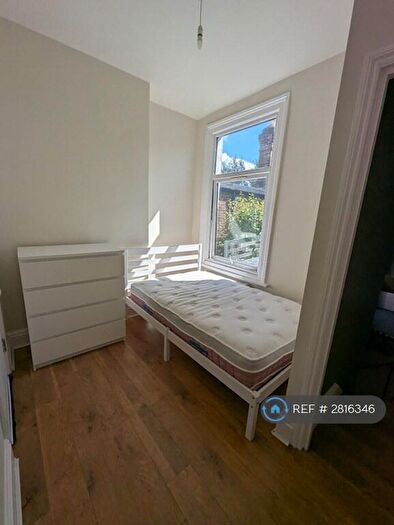 Studio To Rent In Raleigh Road, London, N8