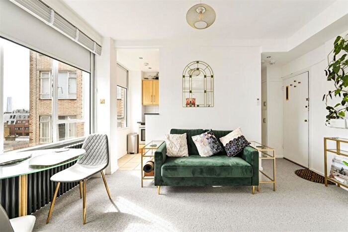 1 Bedroom Apartment For Sale In Florin Court, Charterhouse Square, London, EC1M