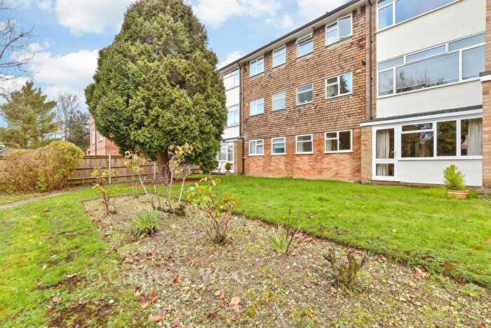 2 Bedroom Flat For Sale In Albion Road, Sutton, Surrey, SM2