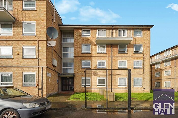 3 Bedroom Property For Sale In High Road, London, N11