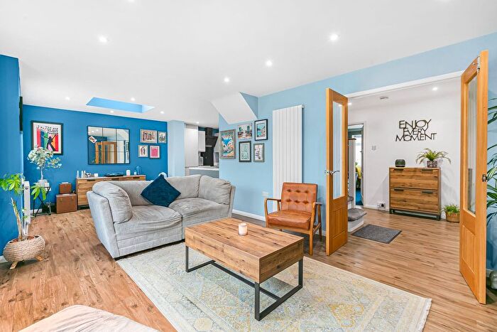 4 Bedroom Semi-Detached House For Sale In Lea Green, Mill Green, Hatfield, AL9