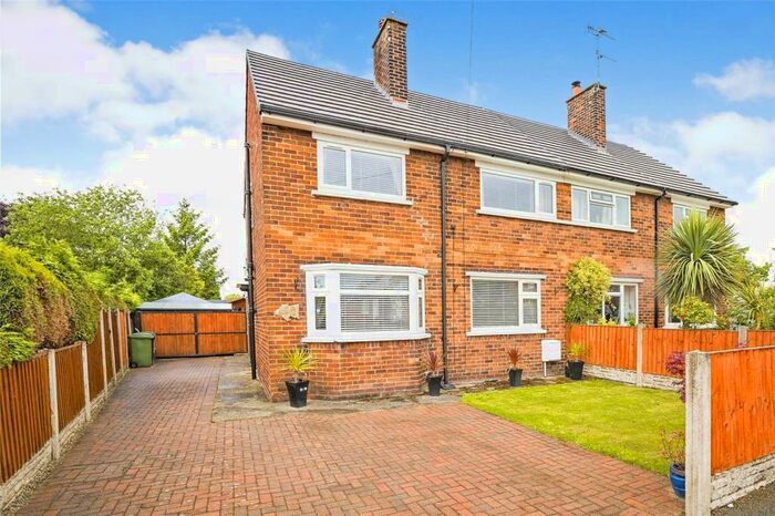 3 Bedroom Semi-Detached House For Sale In Watts Dyke, Llay, Wrecsam, Watts Dyke, LL12