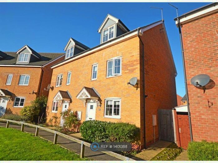 4 Bedroom Semi-Detached House To Rent In Skye Close, Peterborough, PE2