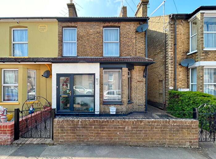 4 Bedroom Semi-Detached House For Sale In Chain Free! Park Road, Sittingbourne, ME10