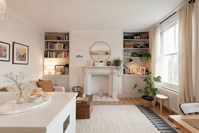 2 Bedroom Flat For Sale In Crowland Terrace, London, N1