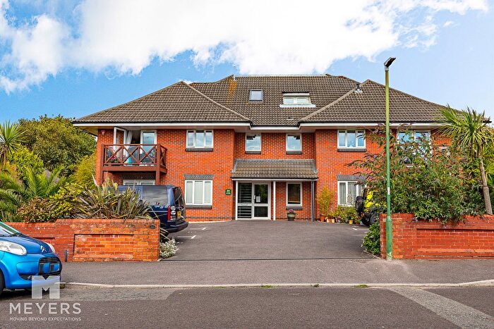 2 Bedroom Flat For Sale In Penrith Road, Bournemouth, BH5
