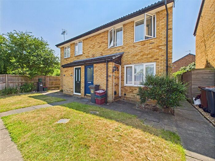 1 Bedroom Maisonette To Rent In Harvesters Close, Middlesex, TW7