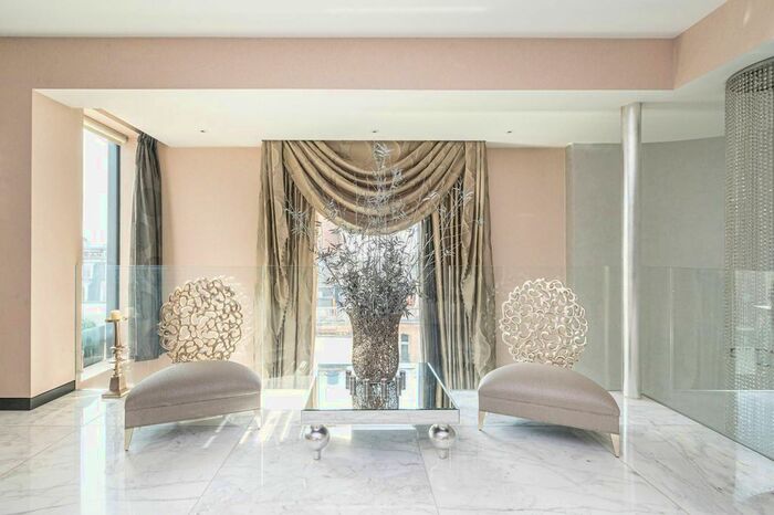 3 Bedroom Flat To Rent In Arlington Street, , St James's, London Sa, W1