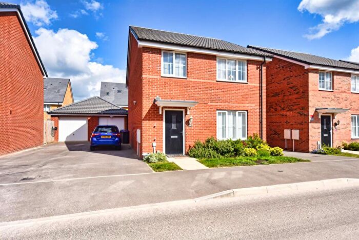 4 Bedroom Detached House For Sale In Burrows Drive, Bingham, Nottingham, NG13
