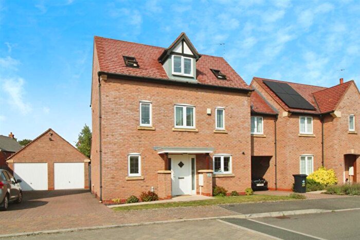 3 Bedroom Link Detached House For Sale In Old Farm Close, Cawston, Rugby, CV22