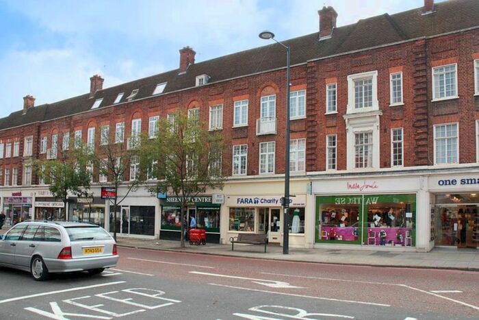 1 Bedroom Flat To Rent In Colston Road, East Sheen, London, SW14