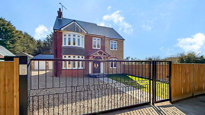 5 Bedroom Detached House For Sale In Otterham Quay Lane, Rainham, Gillingham, ME8