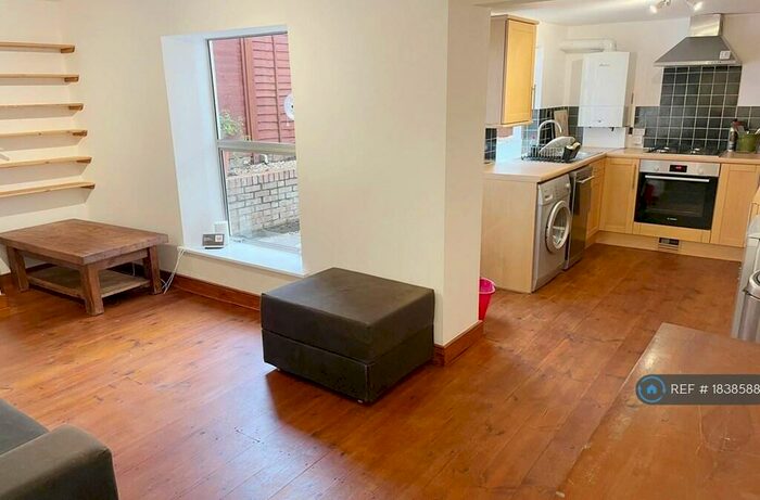 1 Bedroom Flat To Rent In Chaucer Road, London, SE24