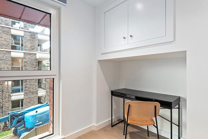 2 Bedroom Flat To Rent In Quest House, Escapade Place, Blackwall, E14